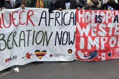 protest banners &quot;Homophobia is a Western Import&quot; und &quot;Queer African Liberation Now&quot;